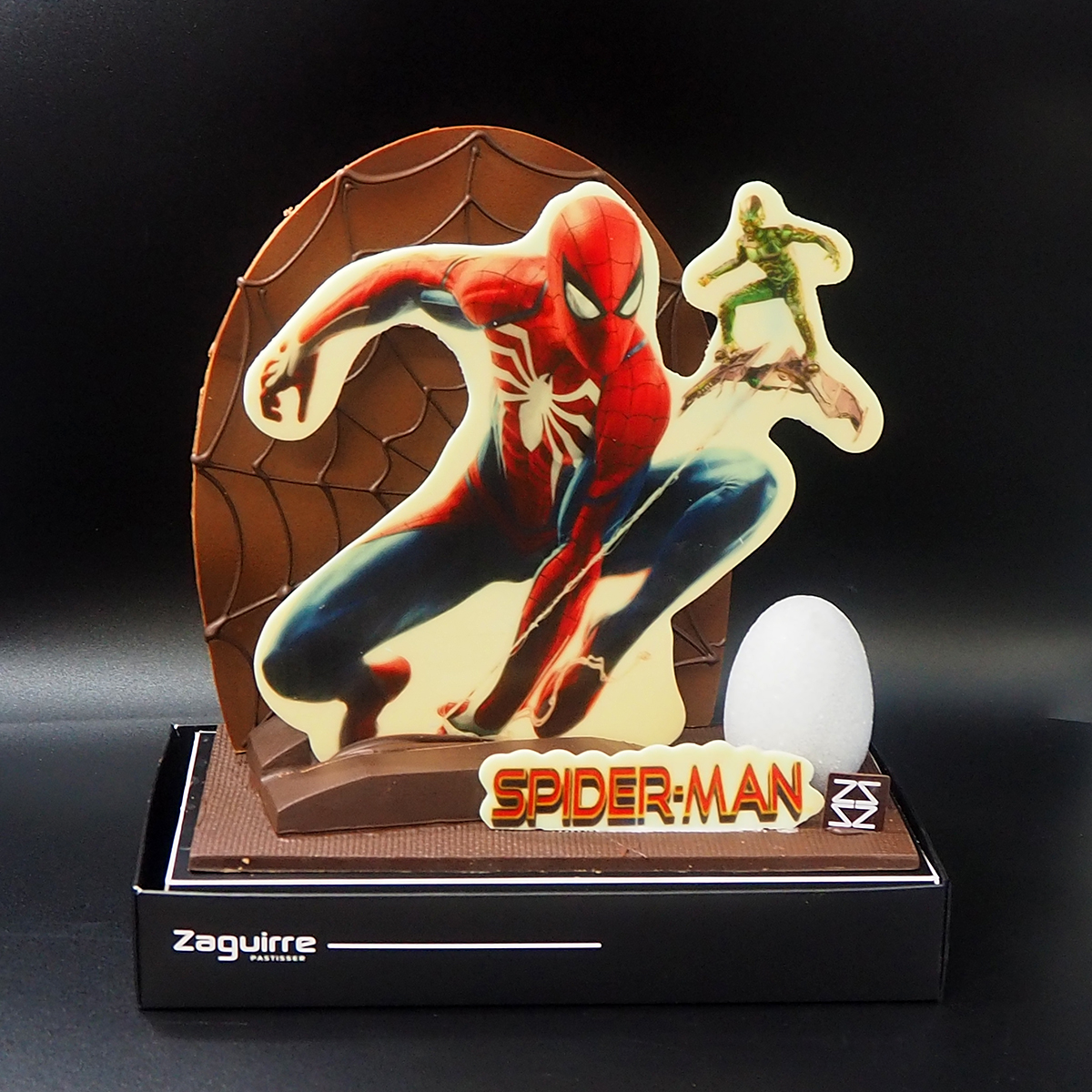 Mona de Pascua de chocolate de Spiderman elaborada por Zaguirre Pastisser